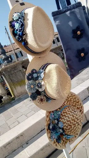 Cappelli vari colori